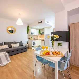 Historic City Centre Mitjana Apartment